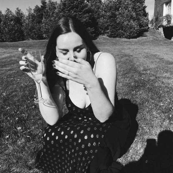 Meet your Posher, Naomi - Picture 1 of 1